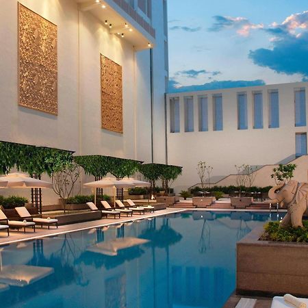 Jaipur Marriott Hotel Exterior foto The pool at the Taj Mahal Palace
