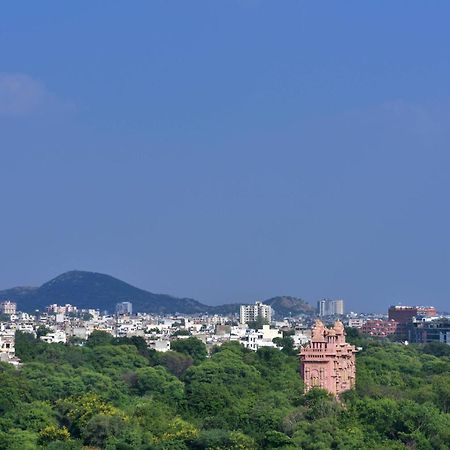 Jaipur Marriott Hotel Exterior foto View of the city