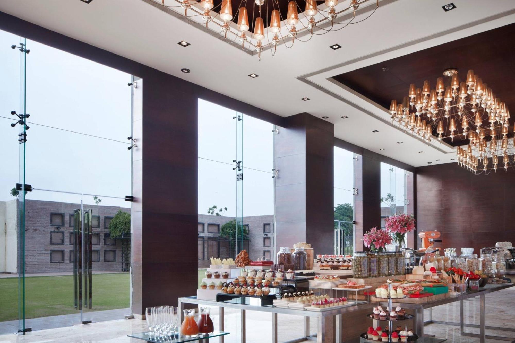 Jaipur Marriott Hotel Exterior foto The lobby