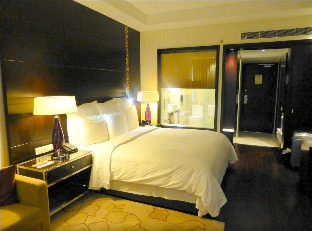 Jaipur Marriott Hotel Exterior foto A room at the Taj Mahal Palace